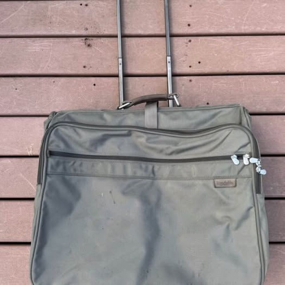 Briggs & Riley Green Deluxe Rolling Wheeled Garment Bag Suitcase Olive Green